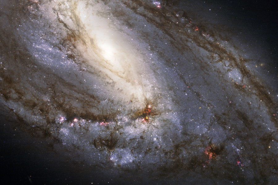 Hubble Space Telescope image of spiral galaxy Messier 66