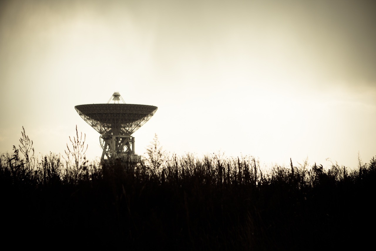 radio telescopes scan the skies for signs of intelligent life